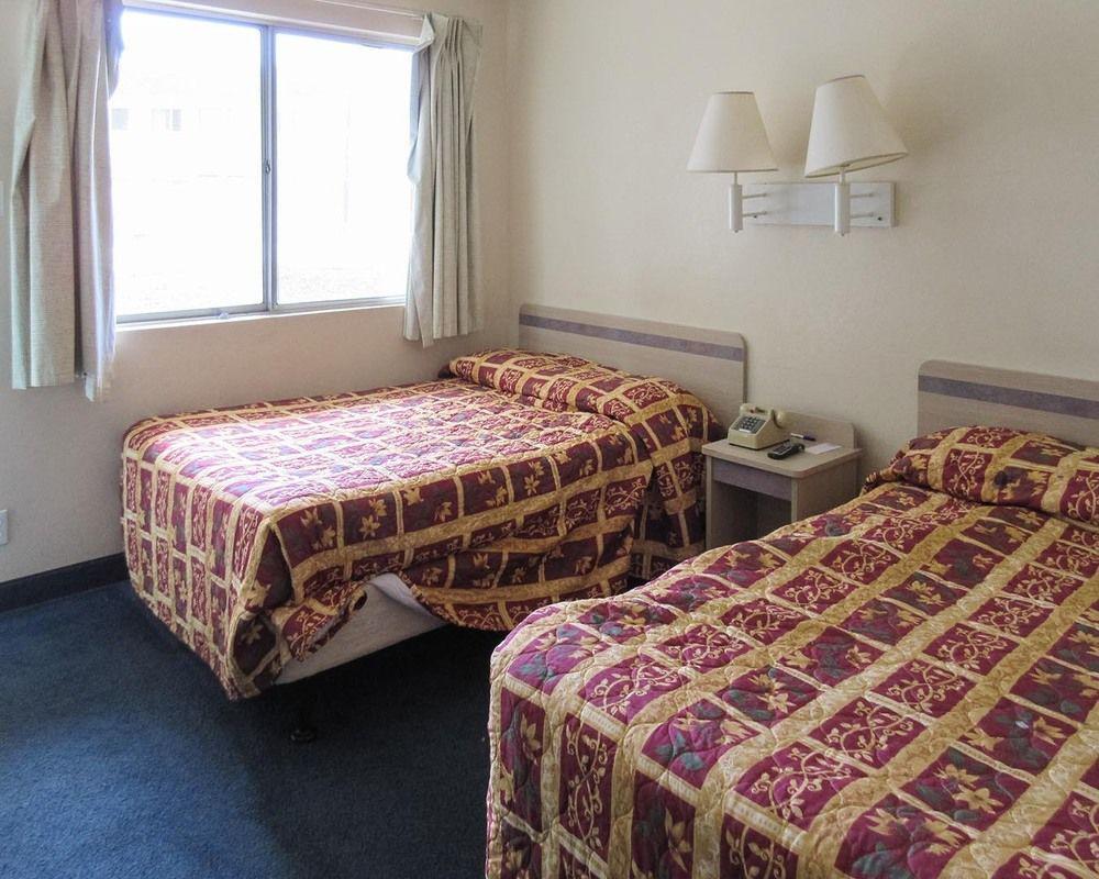 Rodeway Inn Паско Экстерьер фото