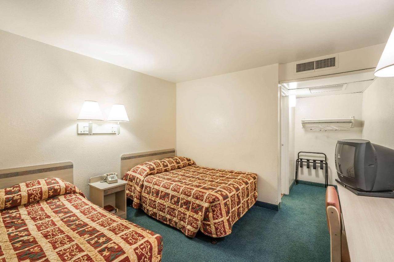 Rodeway Inn Паско Экстерьер фото